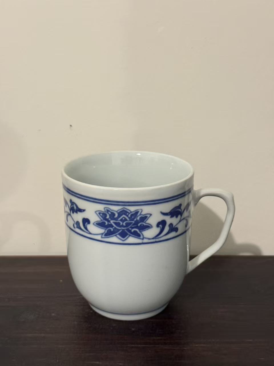 瓷杯身