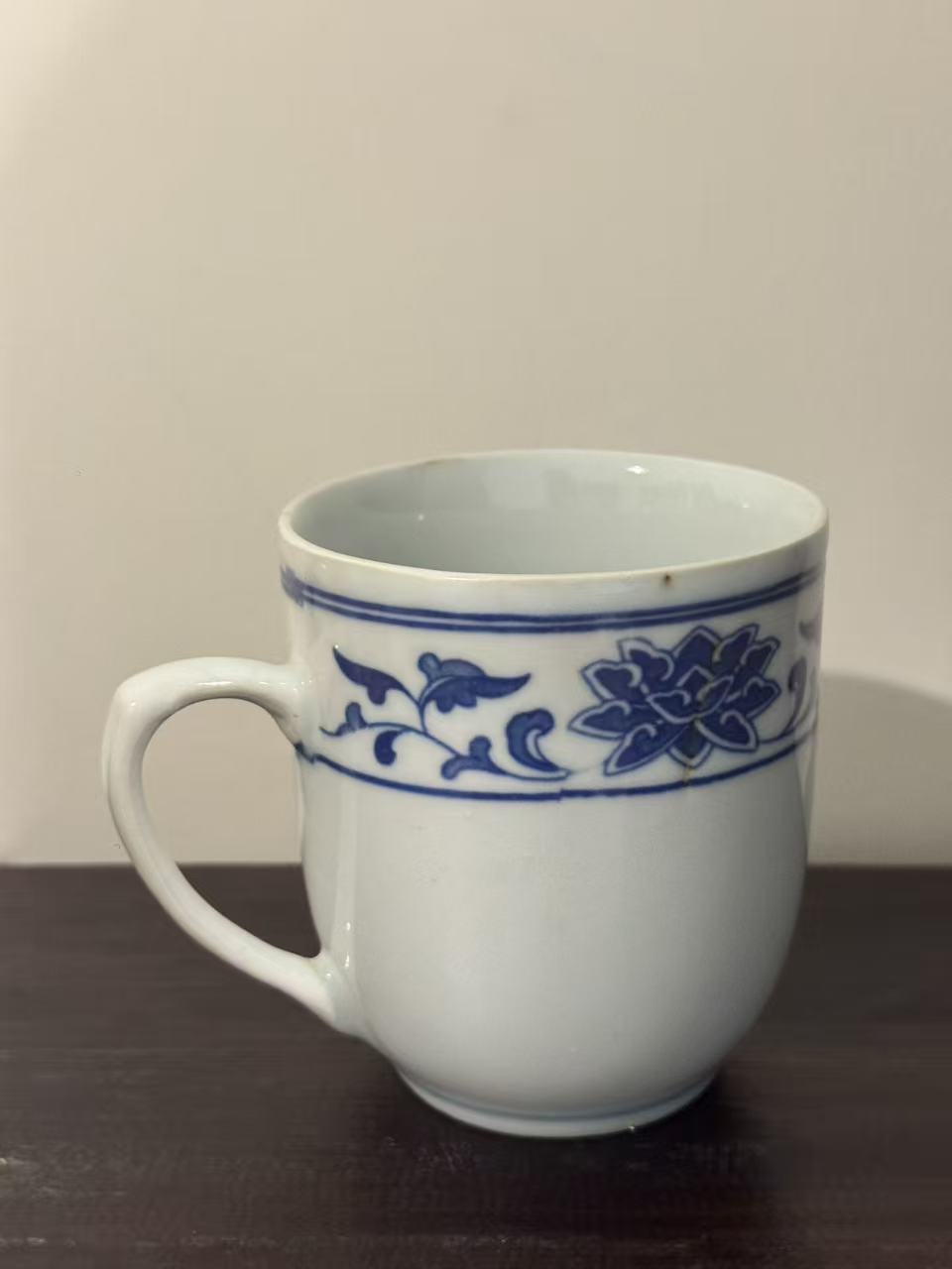 瓷杯身