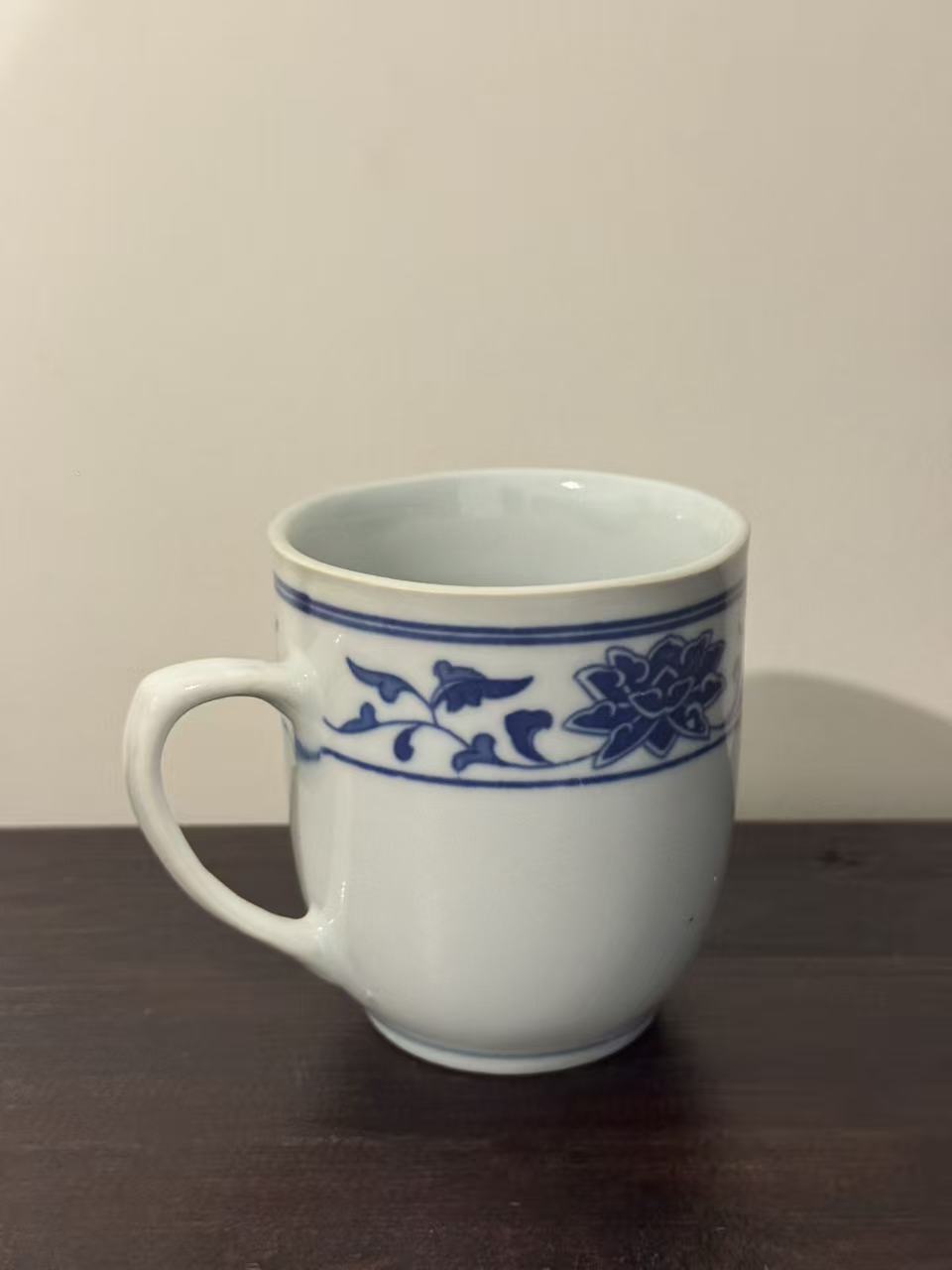 瓷杯身