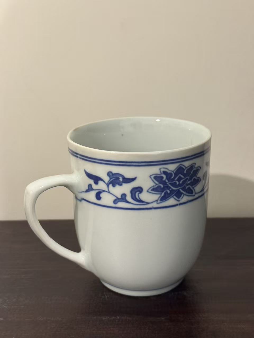 瓷杯身