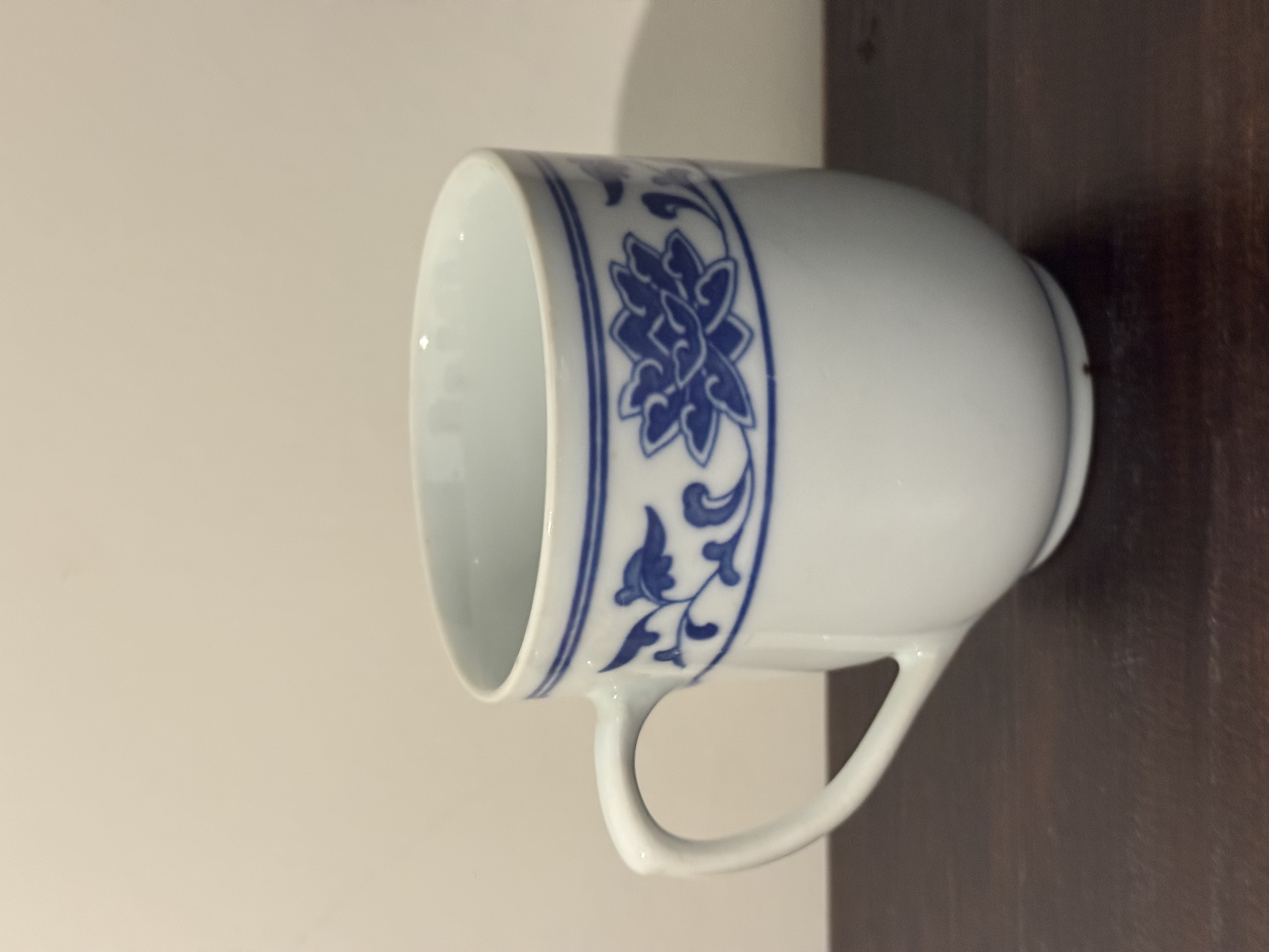 瓷杯身