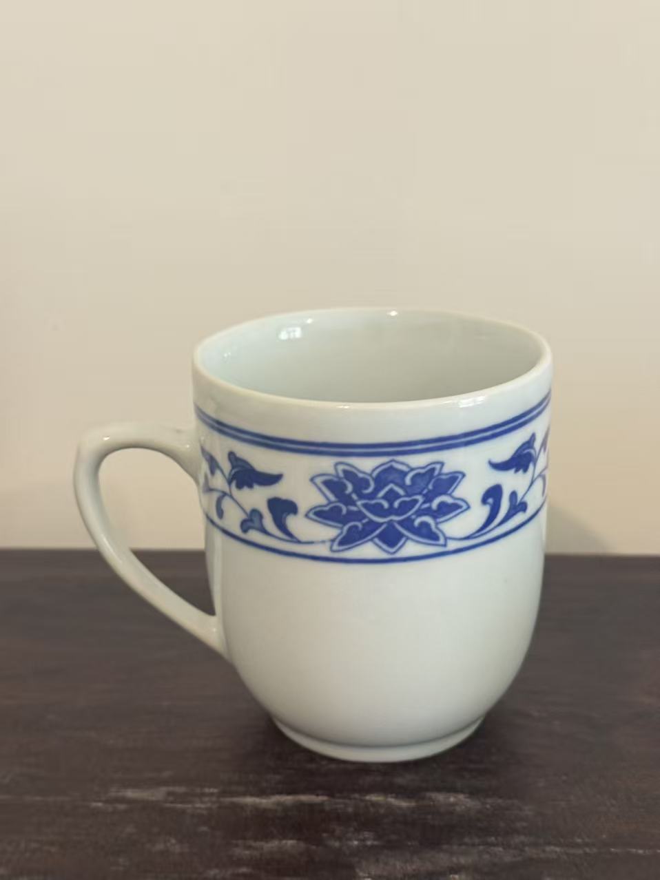 瓷杯身