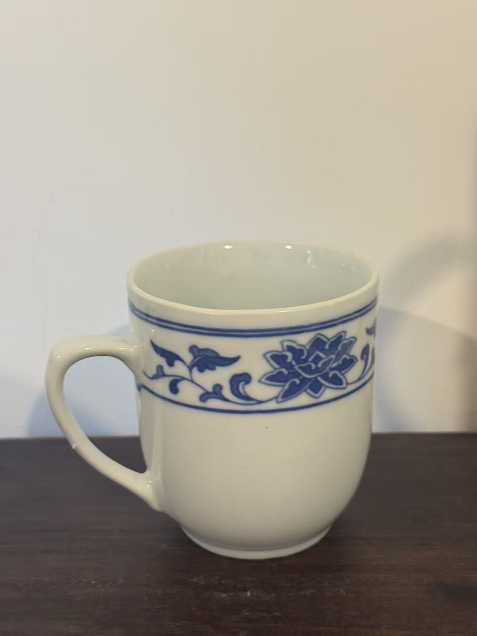 瓷杯身