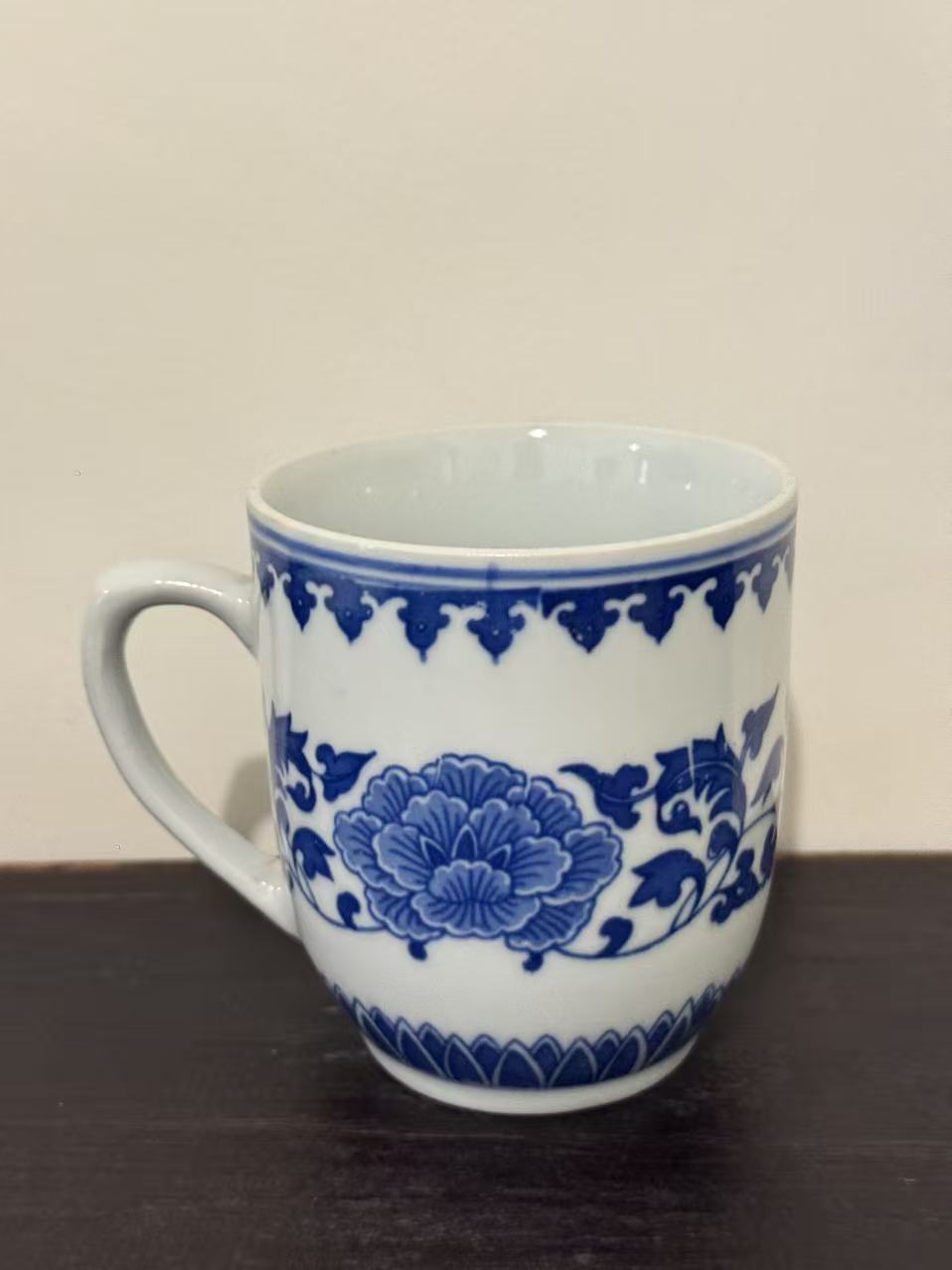 瓷杯身