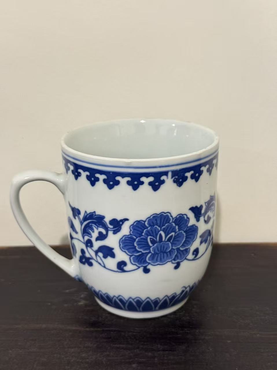 瓷杯身