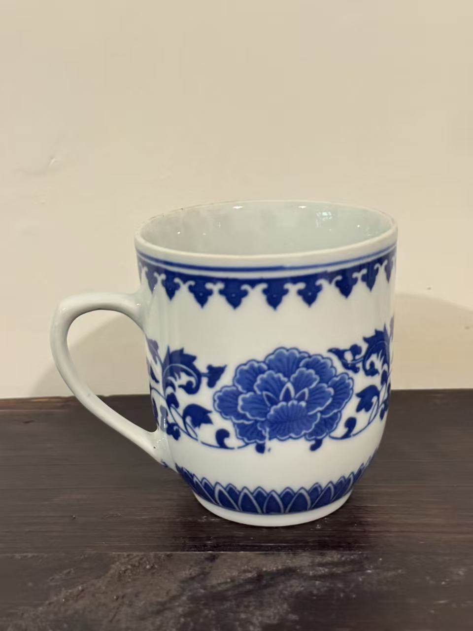 瓷杯身