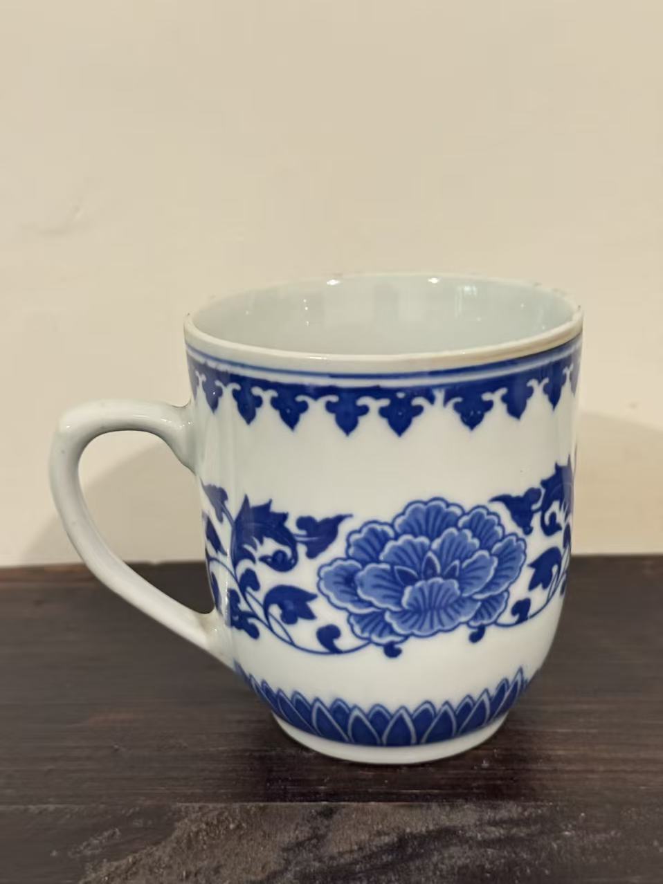 瓷杯身