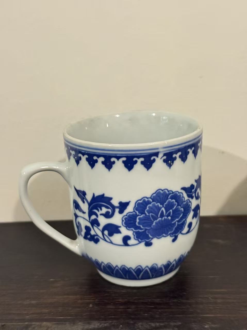 瓷杯身