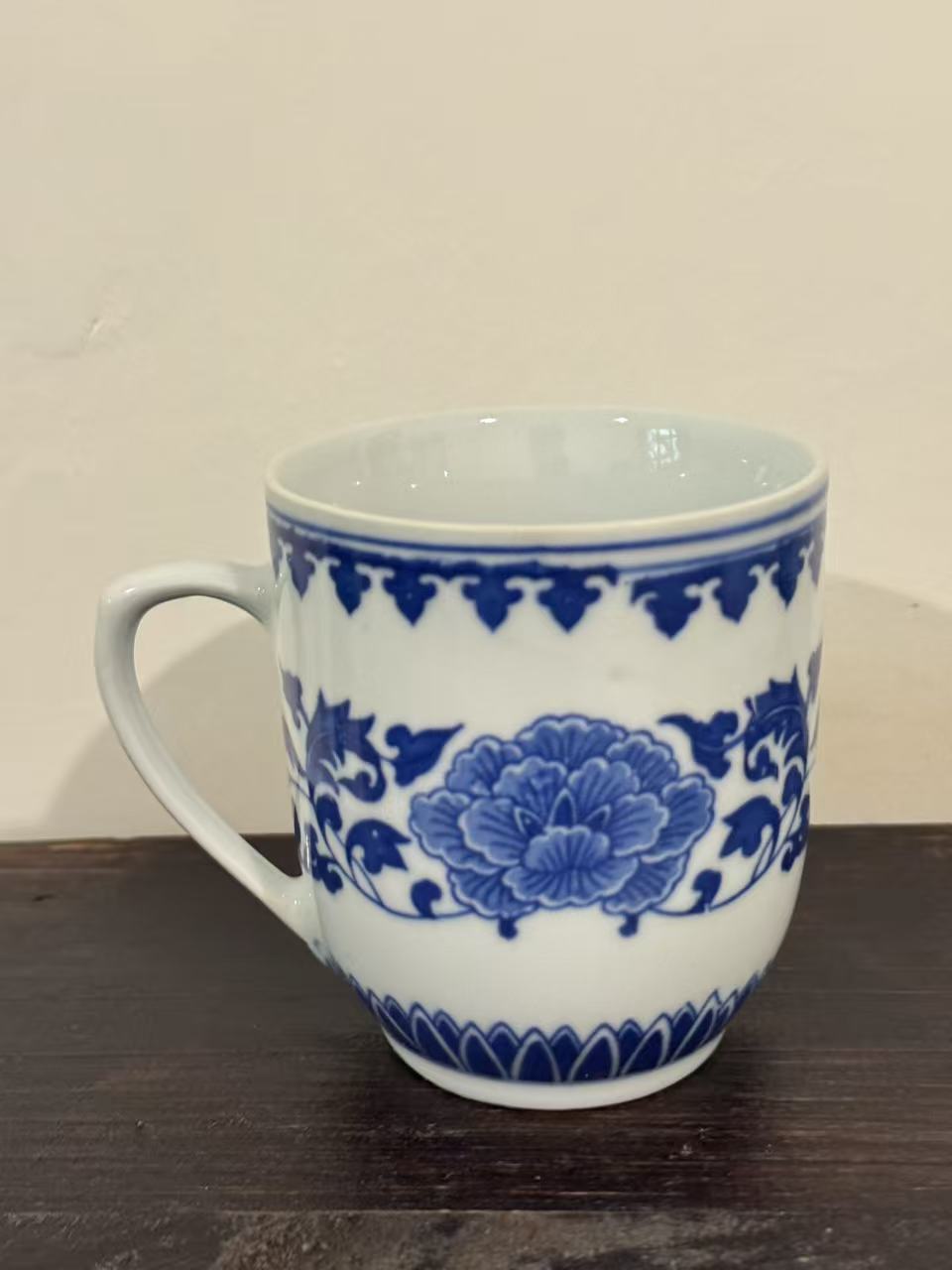 瓷杯身