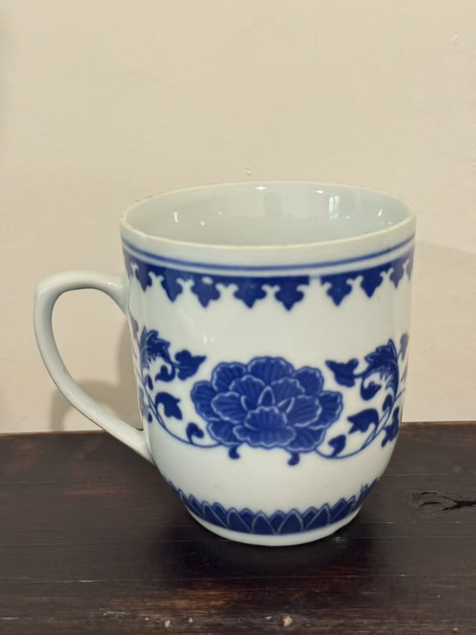 瓷杯身