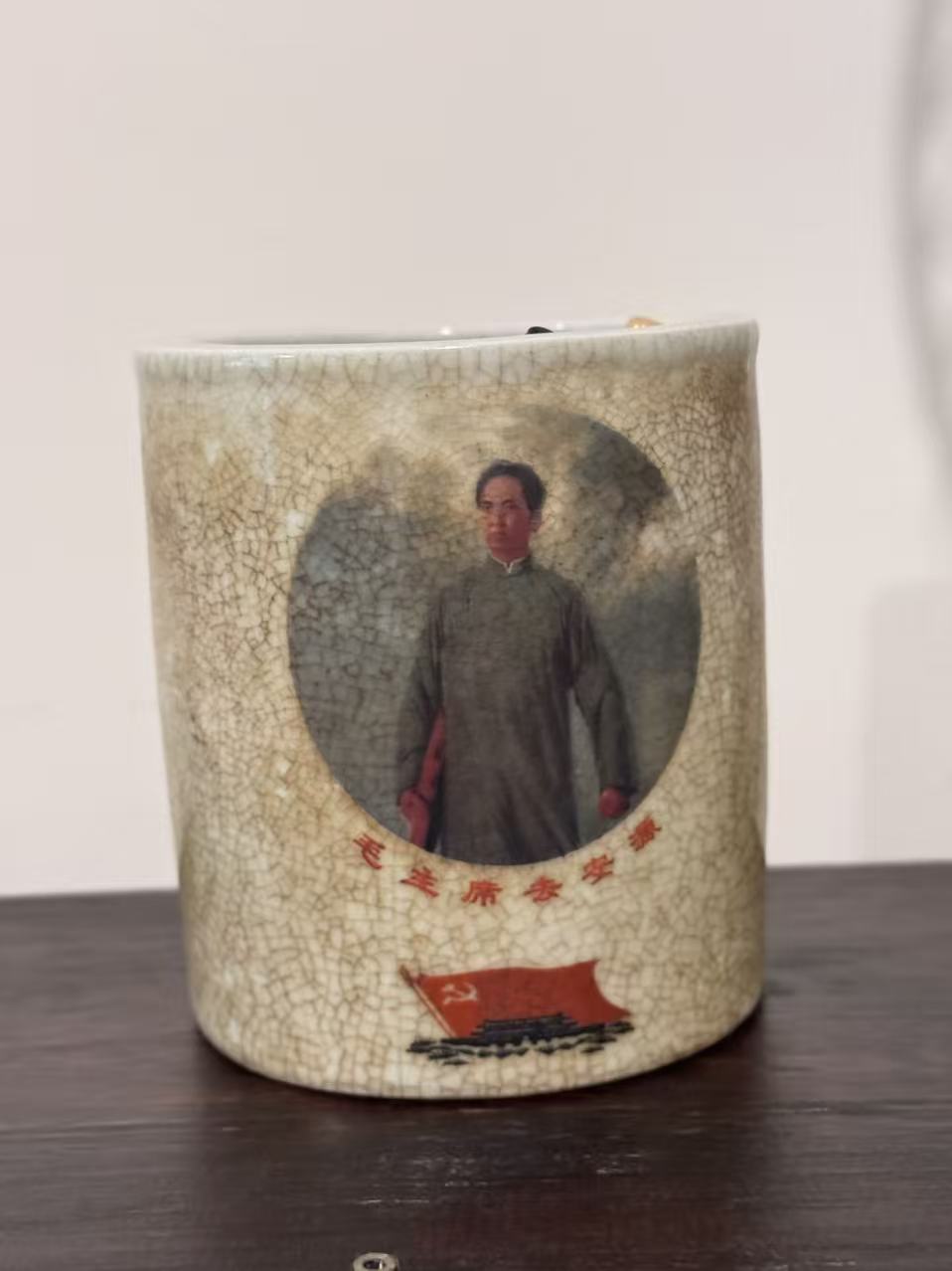 瓷笔筒
