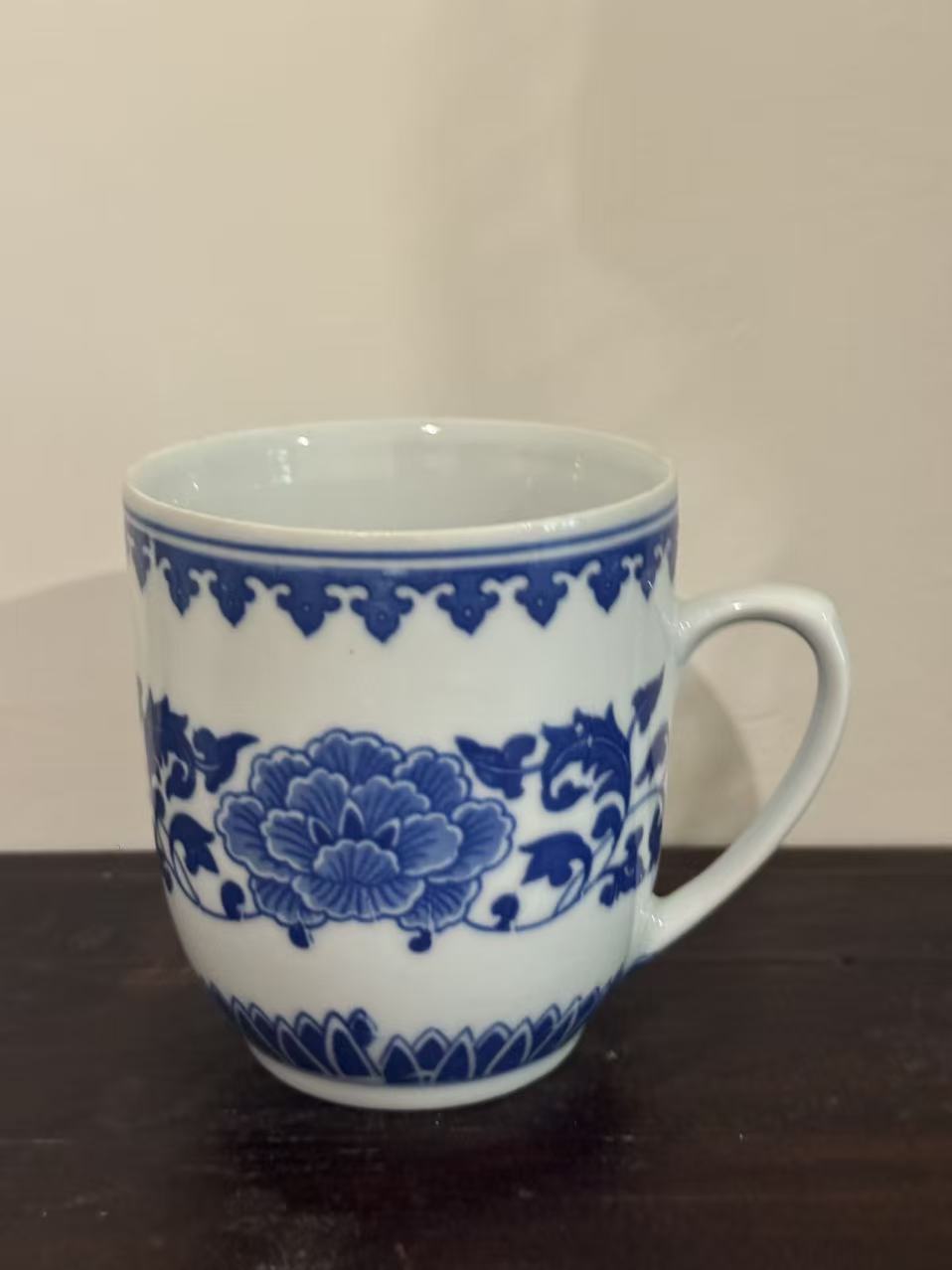 瓷杯身