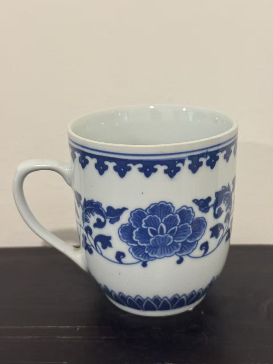 瓷杯身