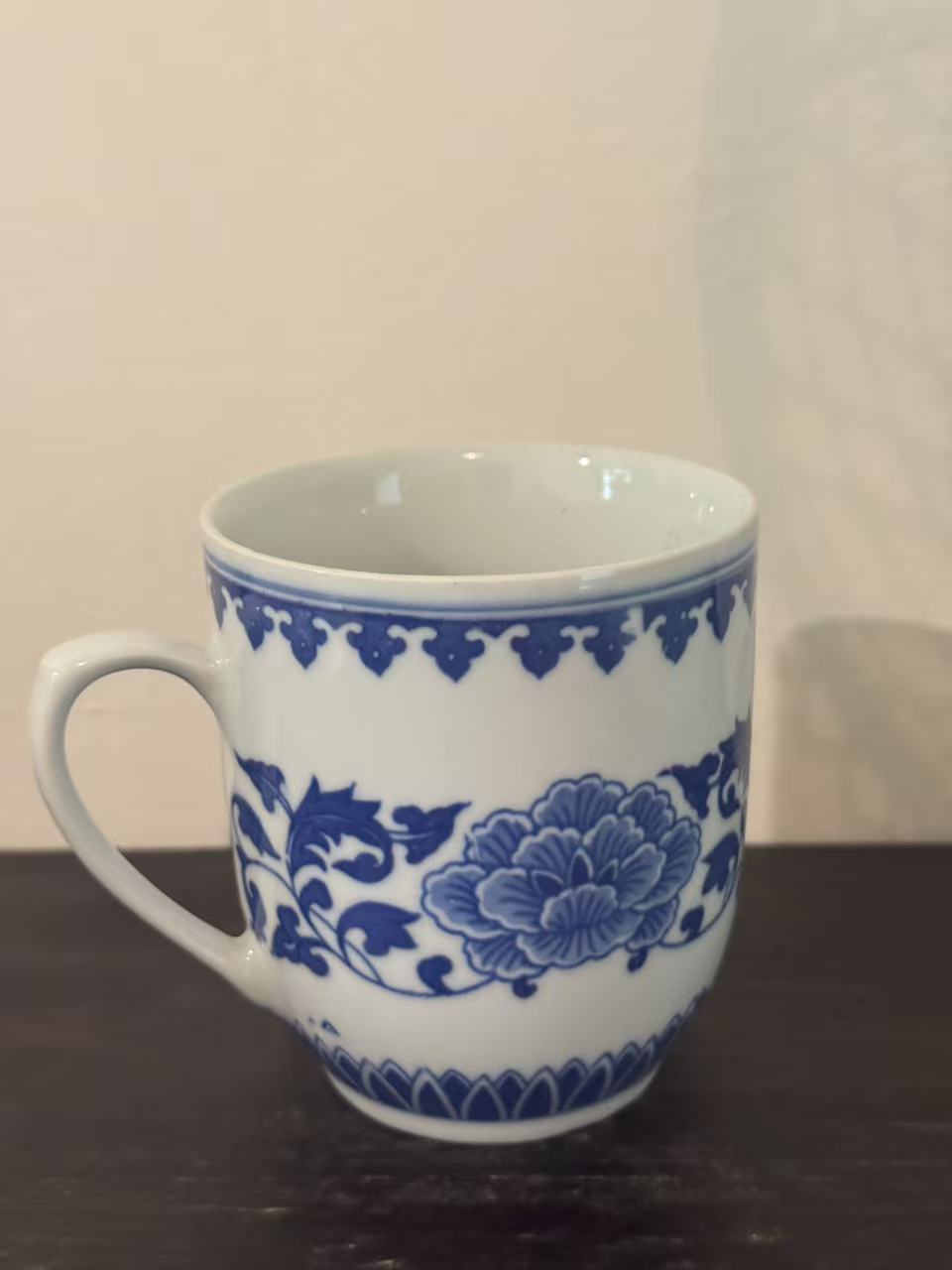 瓷杯身