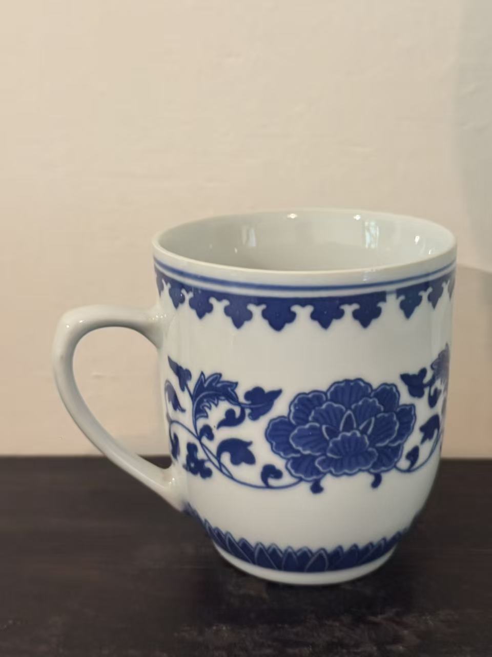 瓷杯身