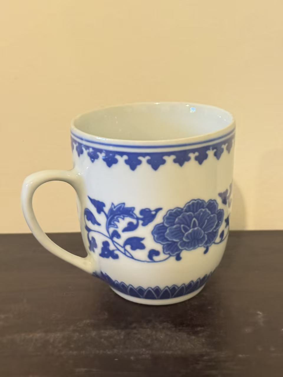 瓷杯身