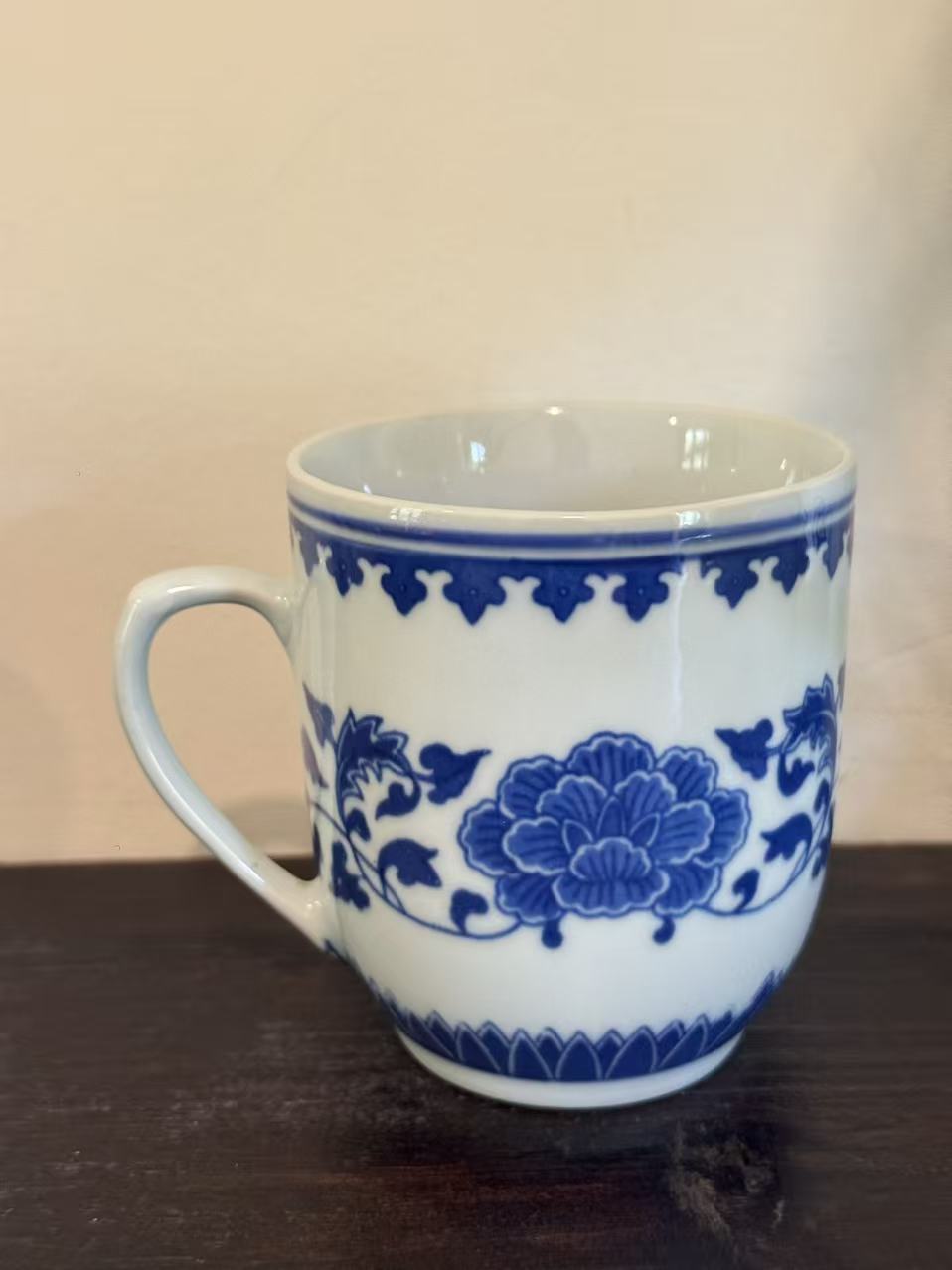 瓷杯身