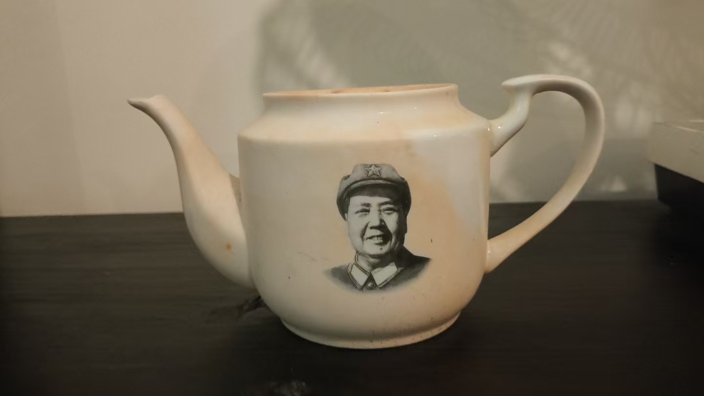 毛主席头像陶瓷茶壶身