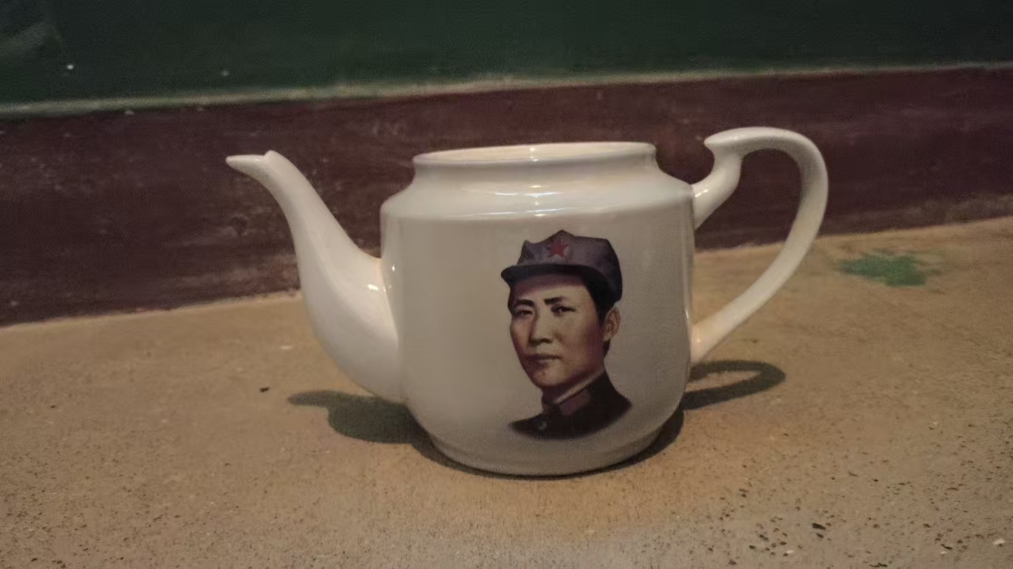 毛主席头像陶瓷茶壶身