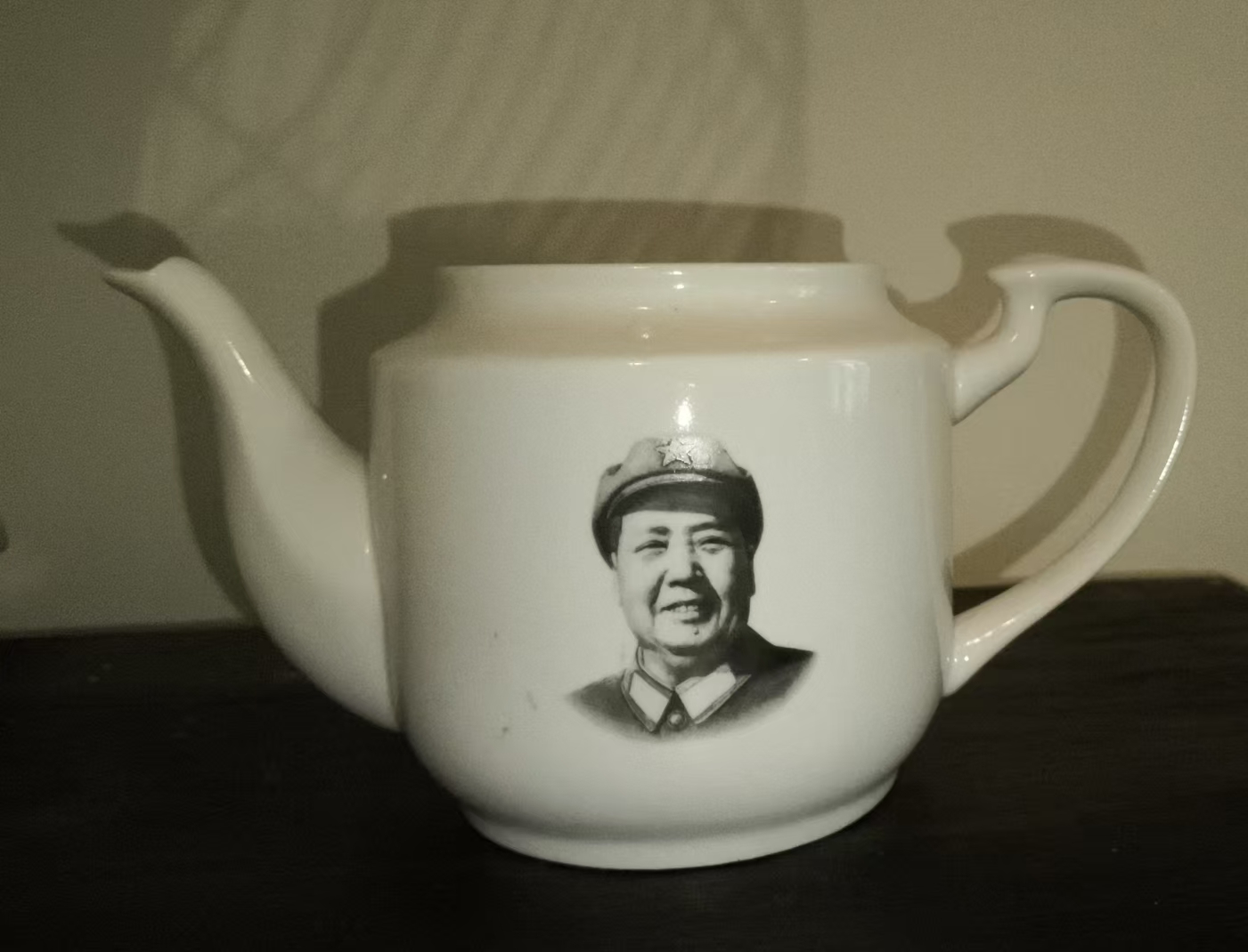毛主席头像陶瓷茶壶身