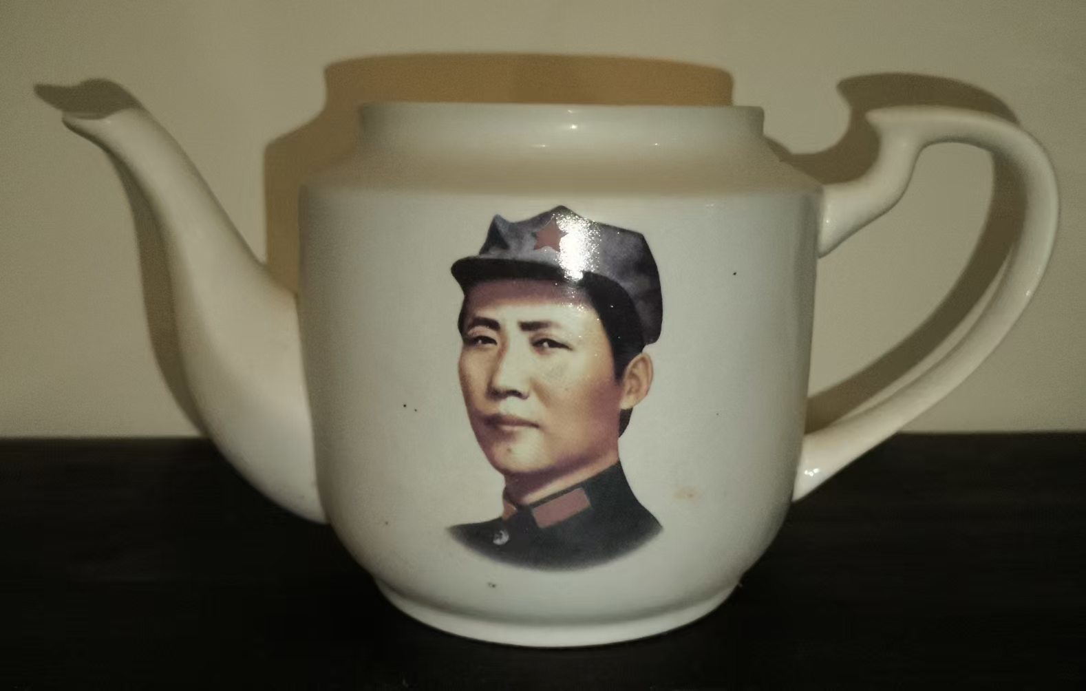 毛主席头像陶瓷茶壶身