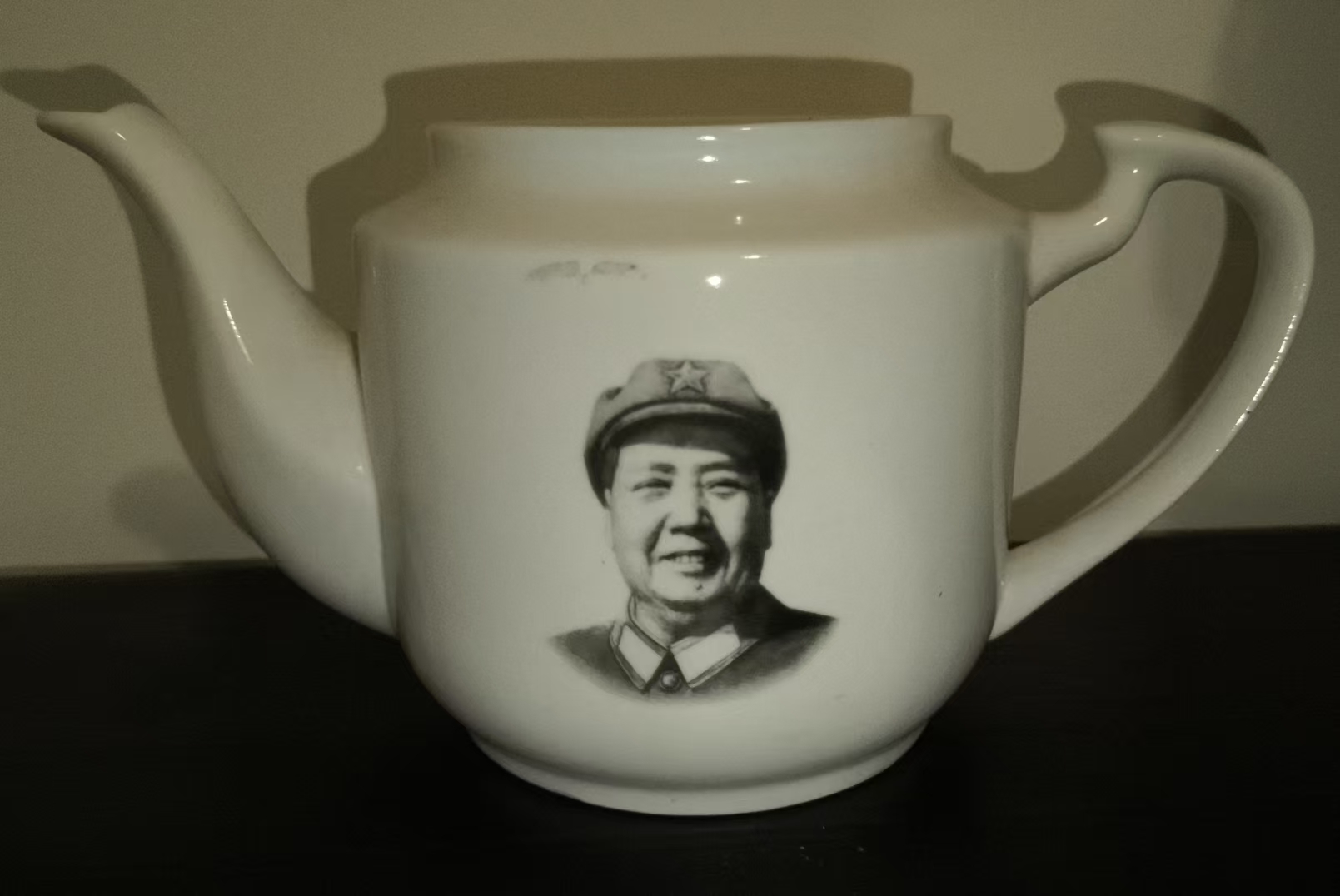毛主席头像陶瓷茶壶身