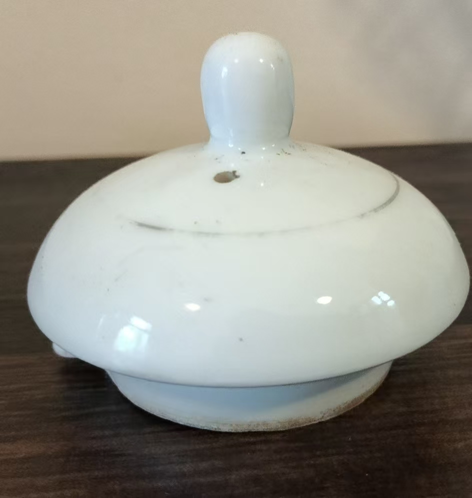 粉彩白塔图瓷壶盖