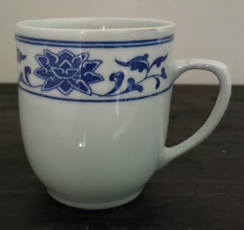 瓷杯身