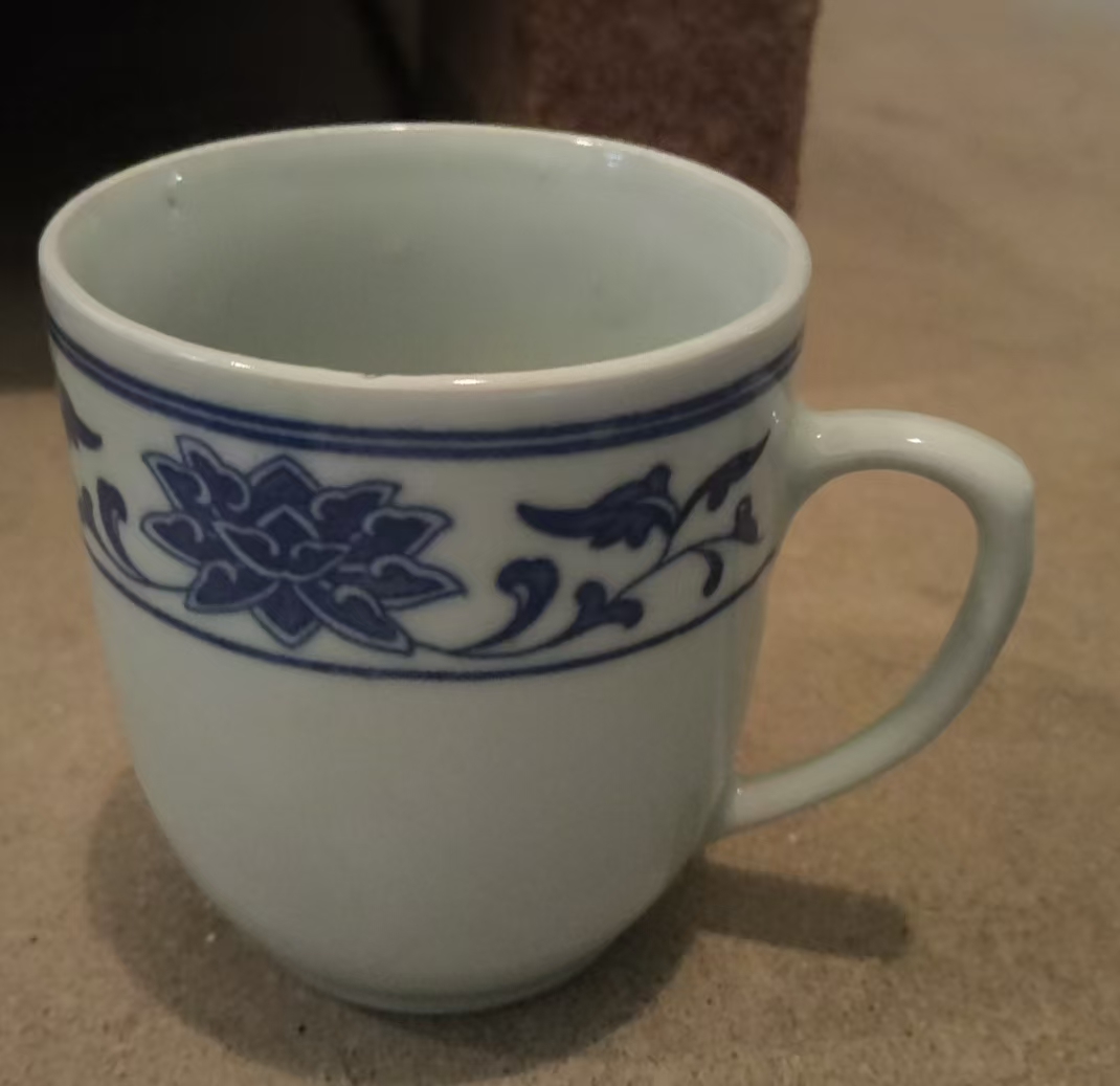 瓷杯身