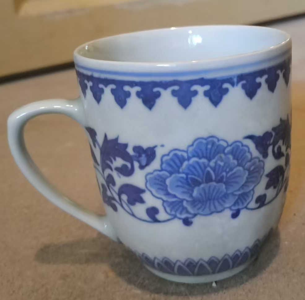 瓷杯身