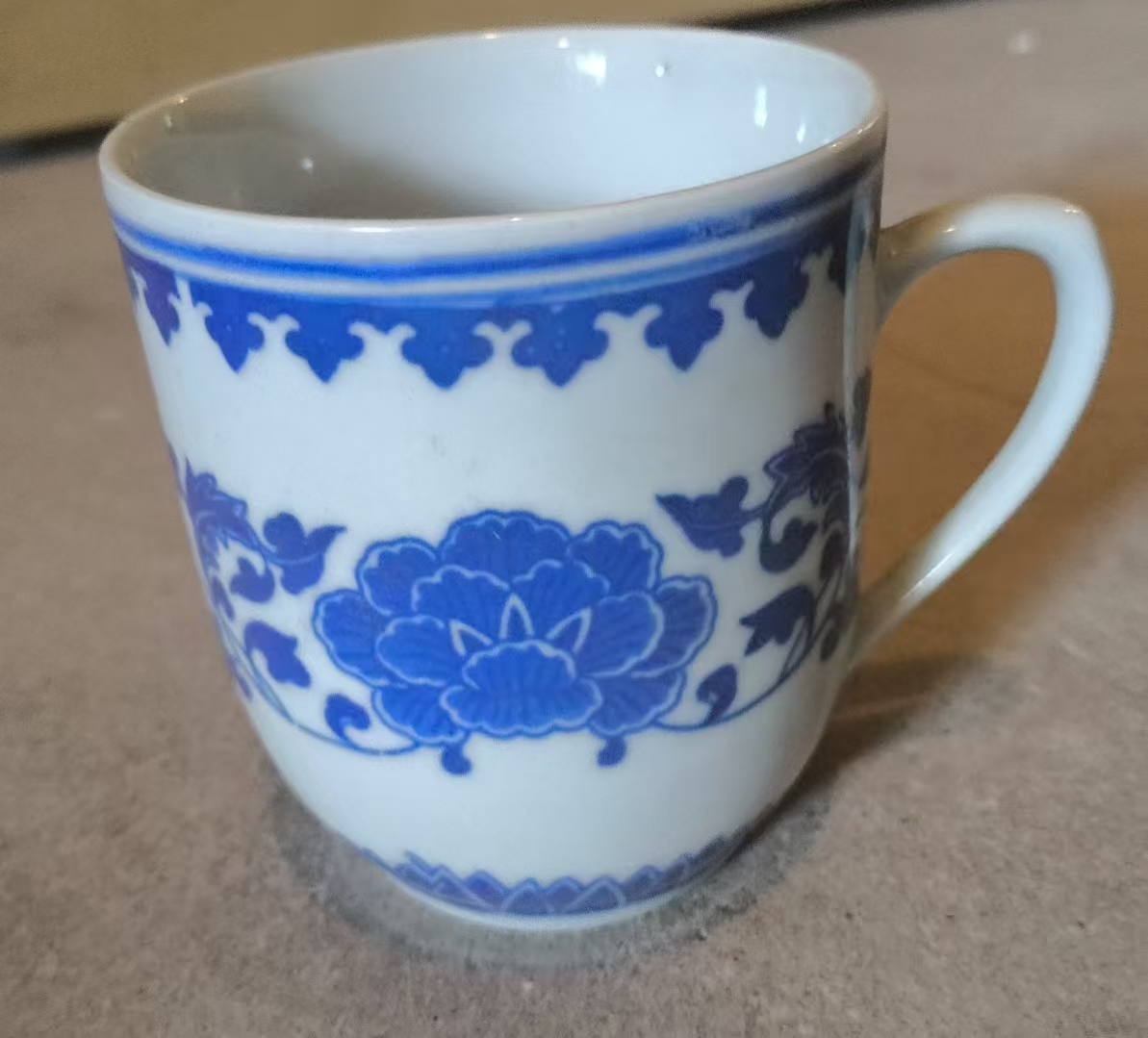 瓷杯身