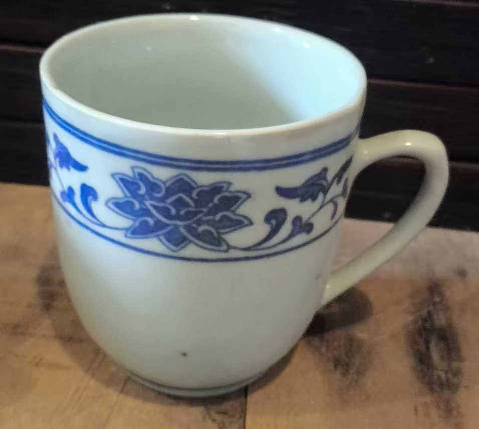 瓷杯身