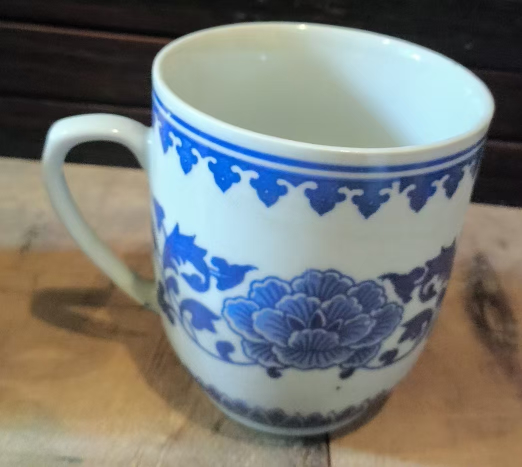 瓷杯身