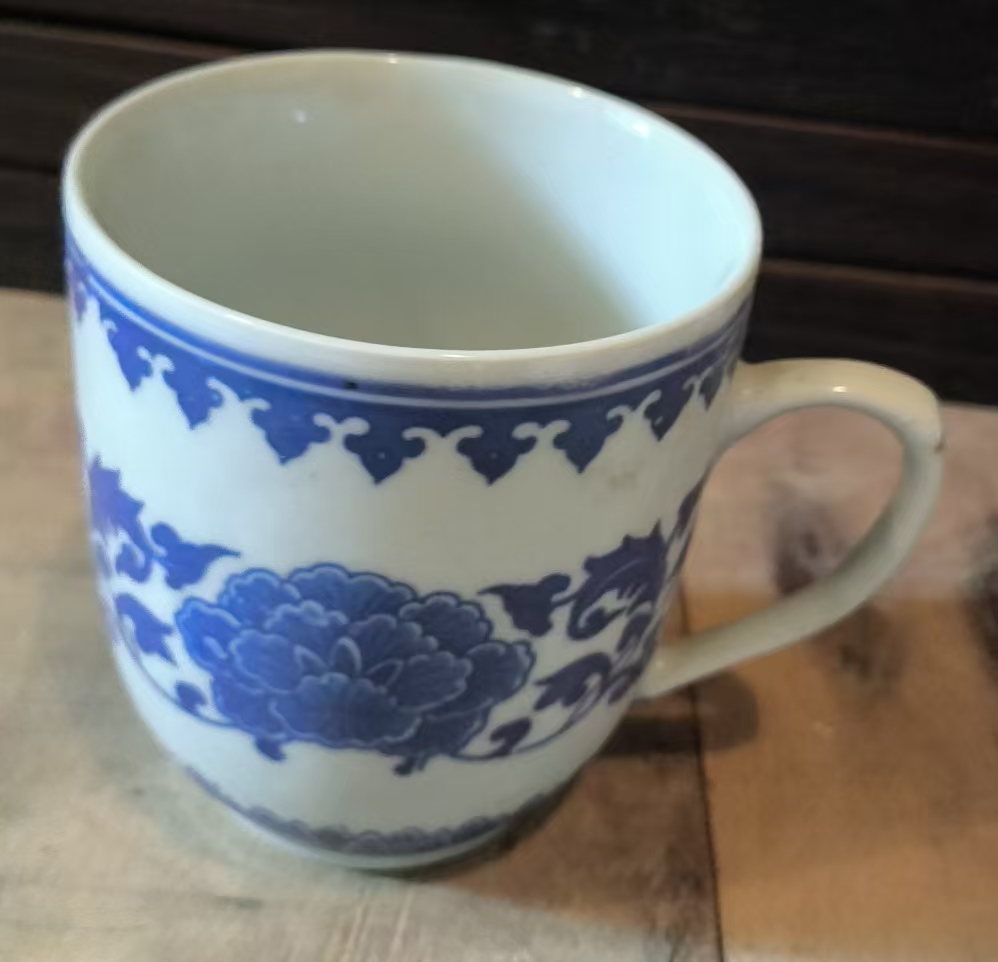 瓷杯身