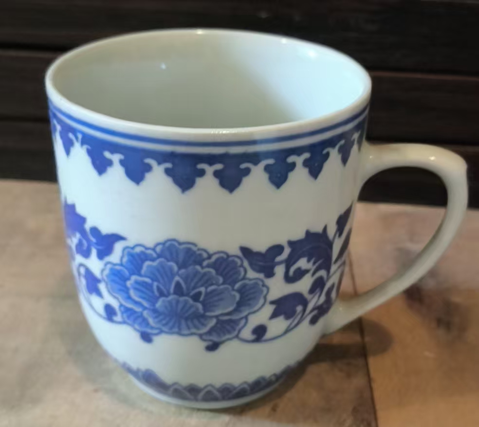 瓷杯身