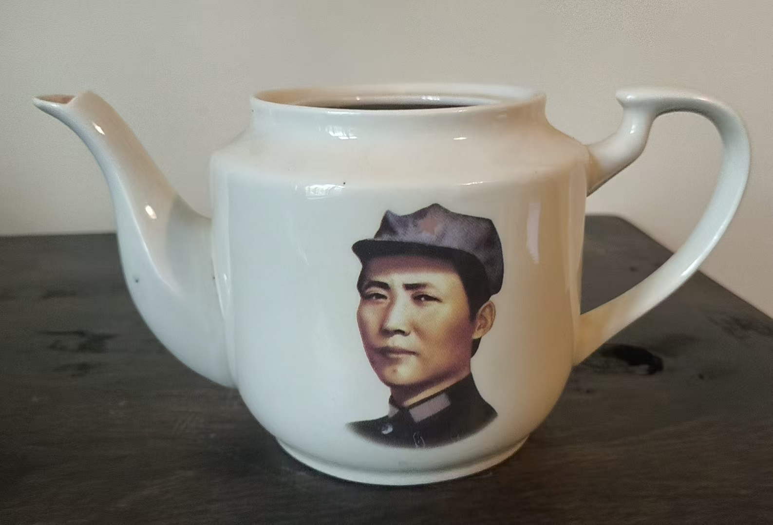毛主席头像陶瓷茶壶身