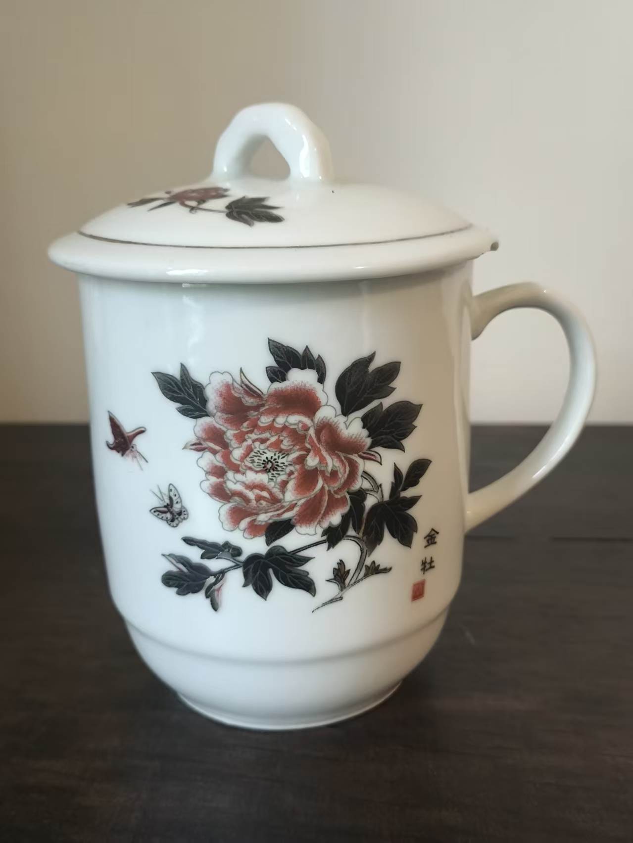 牡丹纹瓷茶杯