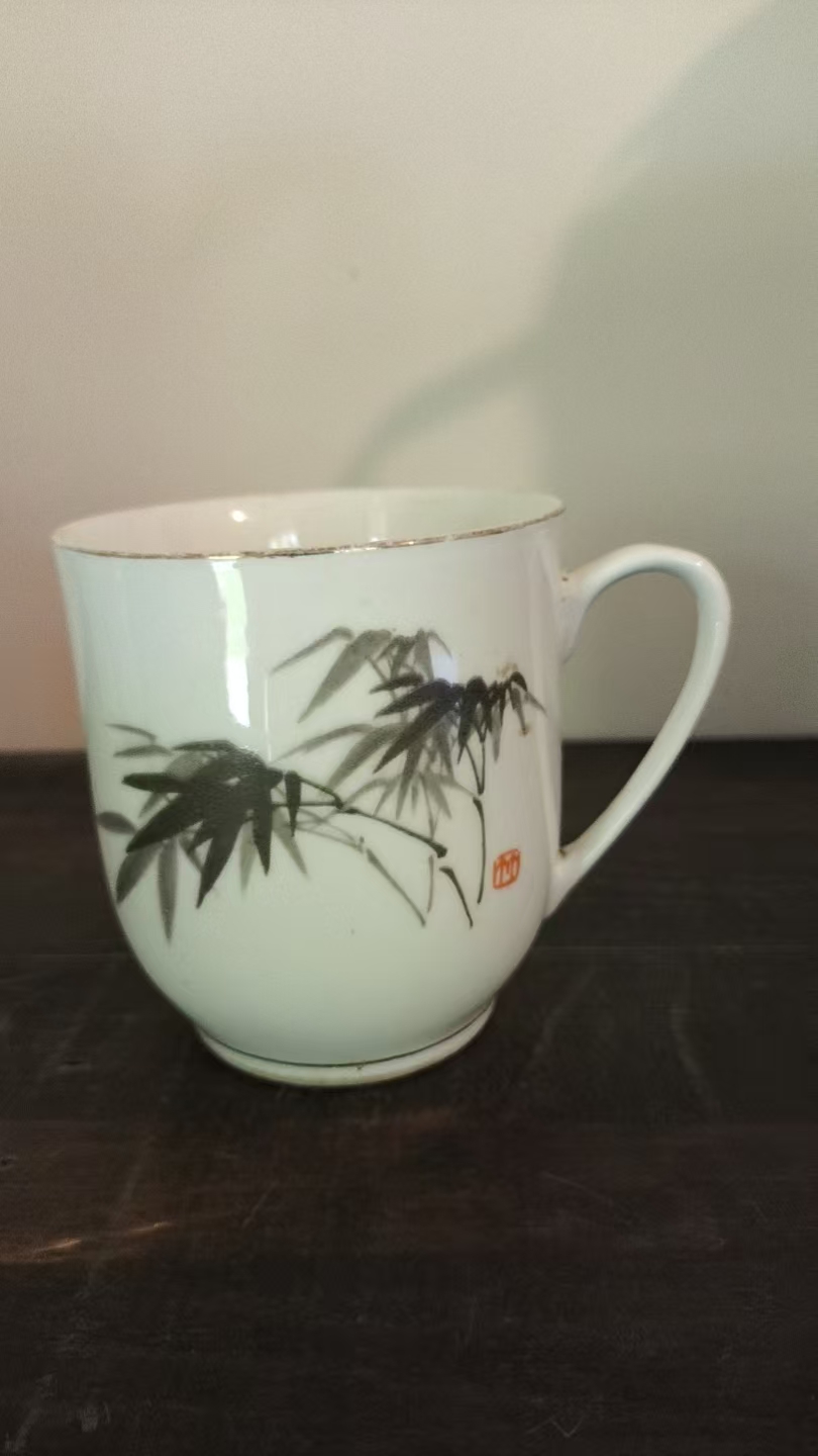 画竹瓷杯身