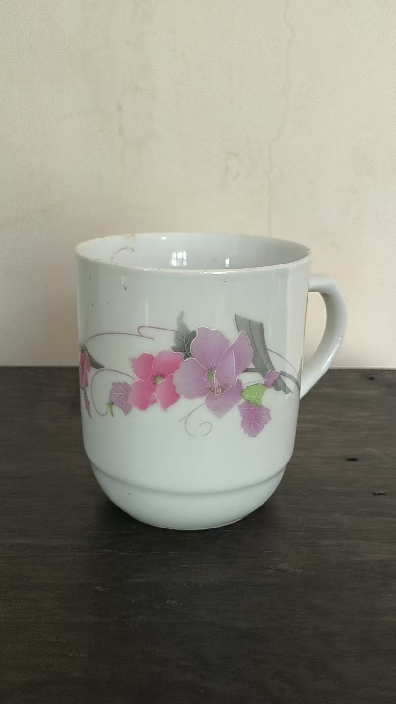 梅花纹瓷杯身