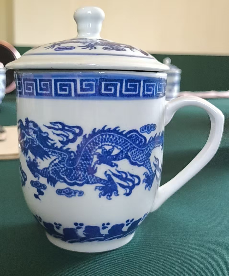 瓷茶杯
