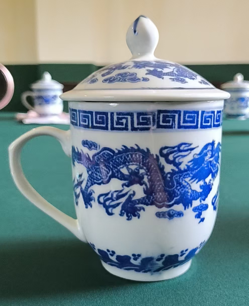 瓷茶杯