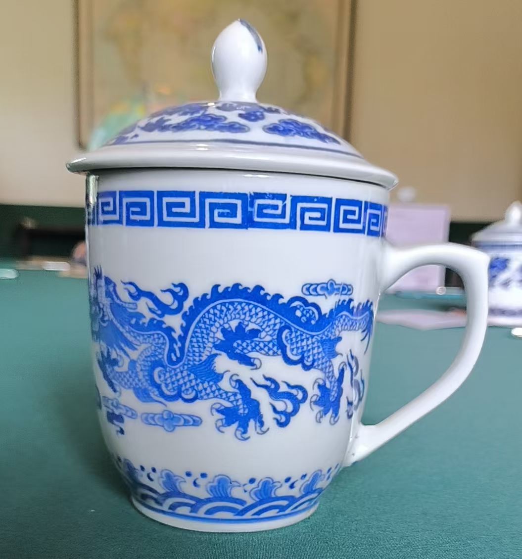 瓷茶杯