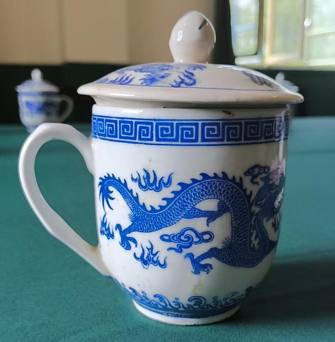 瓷茶杯