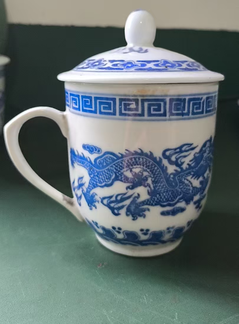 瓷茶杯