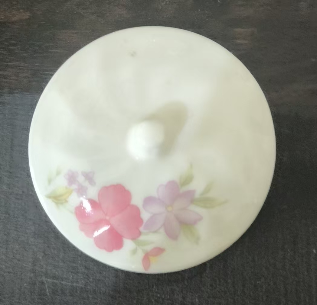 梅花纹瓷杯盖