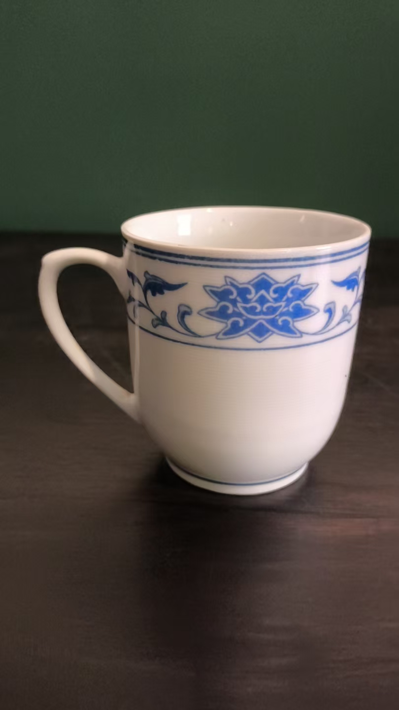 瓷茶杯
