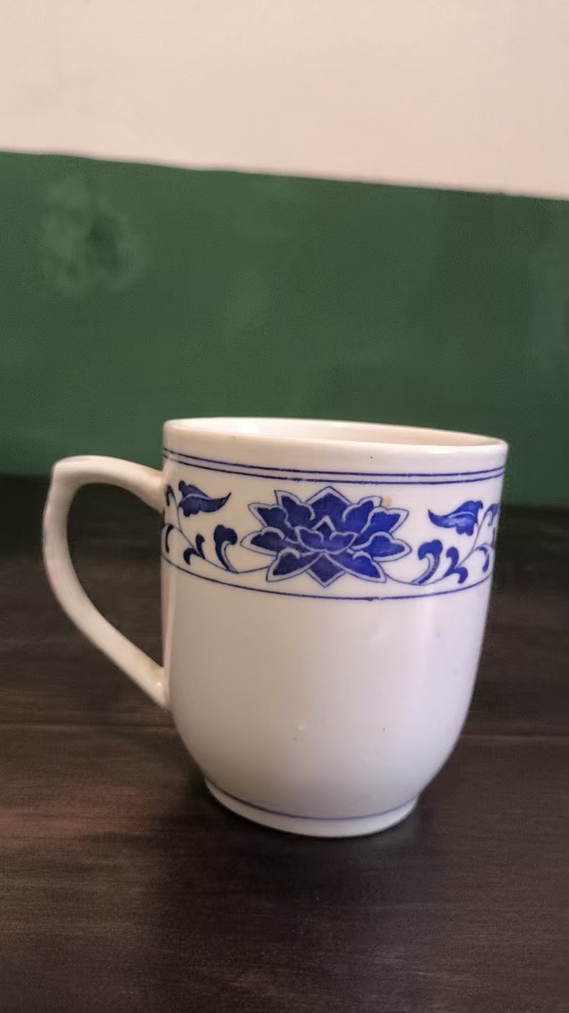 瓷茶杯