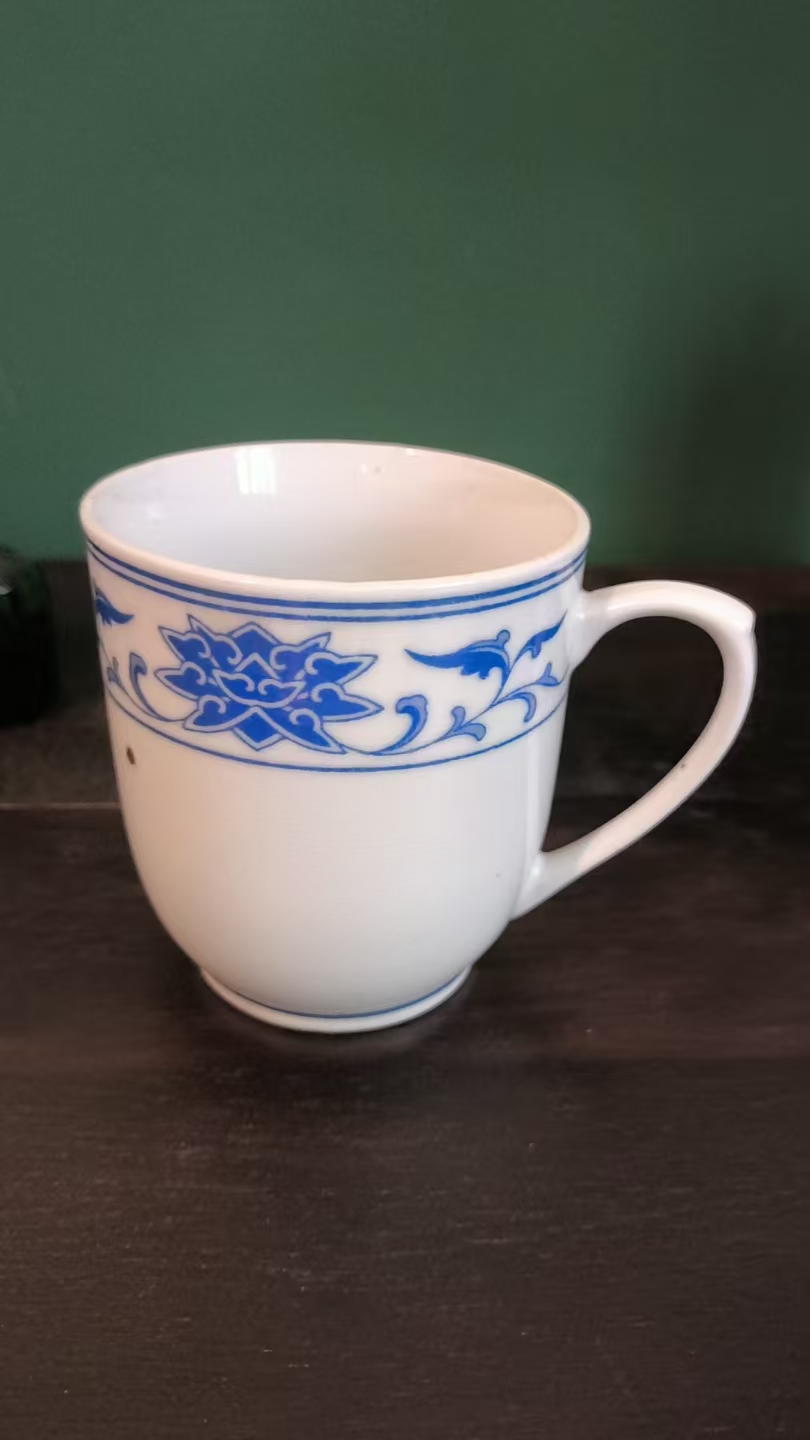 瓷茶杯
