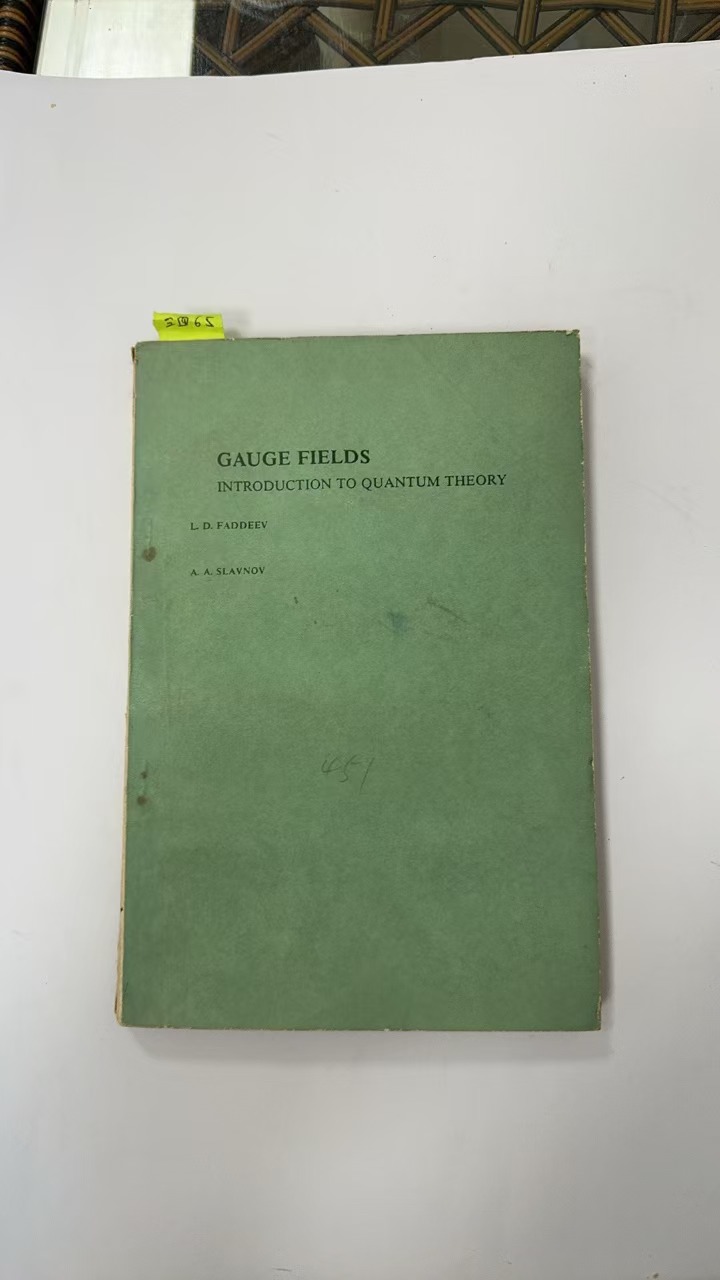 GAUGE FIELDS INTRODUCTION TO QUANTUM THEORY
