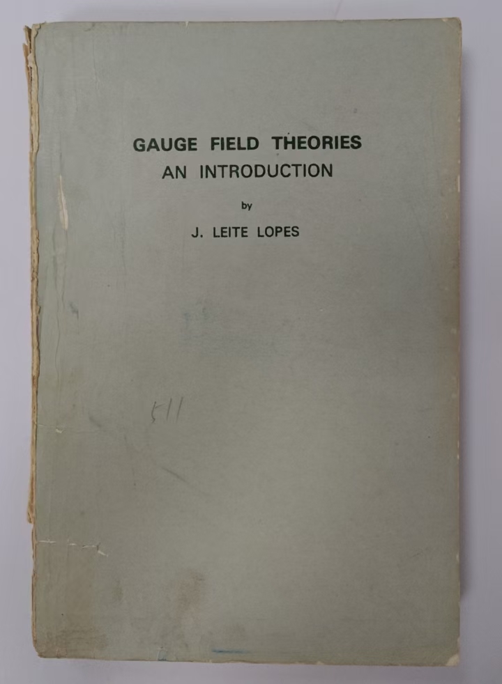 GAUGE FIELD THEORIES AN INTRODUCTION